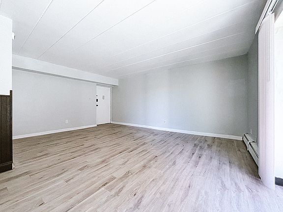 4th image of 2680 Montana Ave