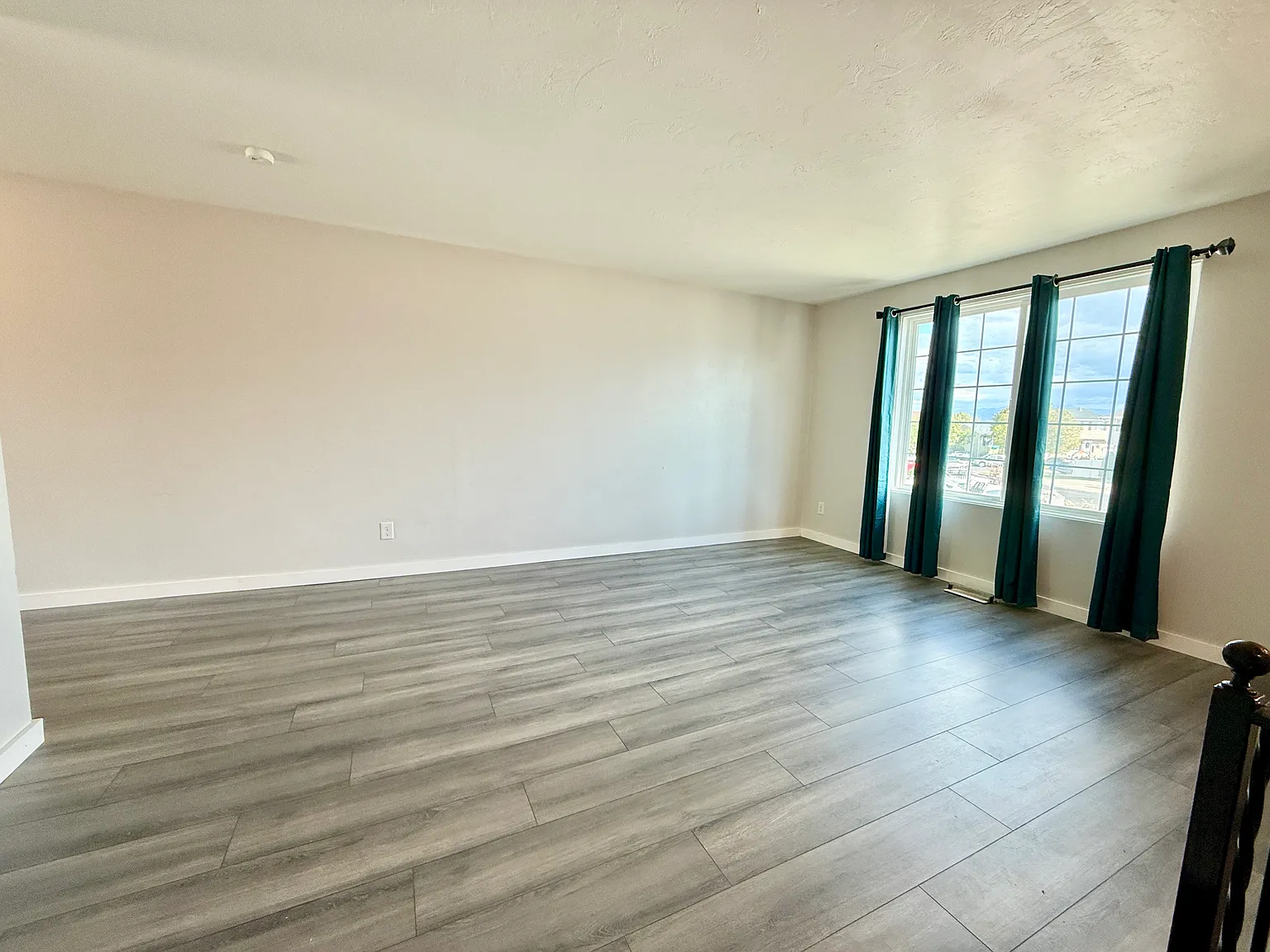 4 bed, 1392 sqft, $2,000 — Photo 2