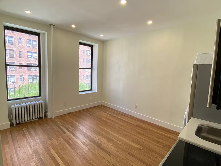 448 W 57th St #4B — Photo 3