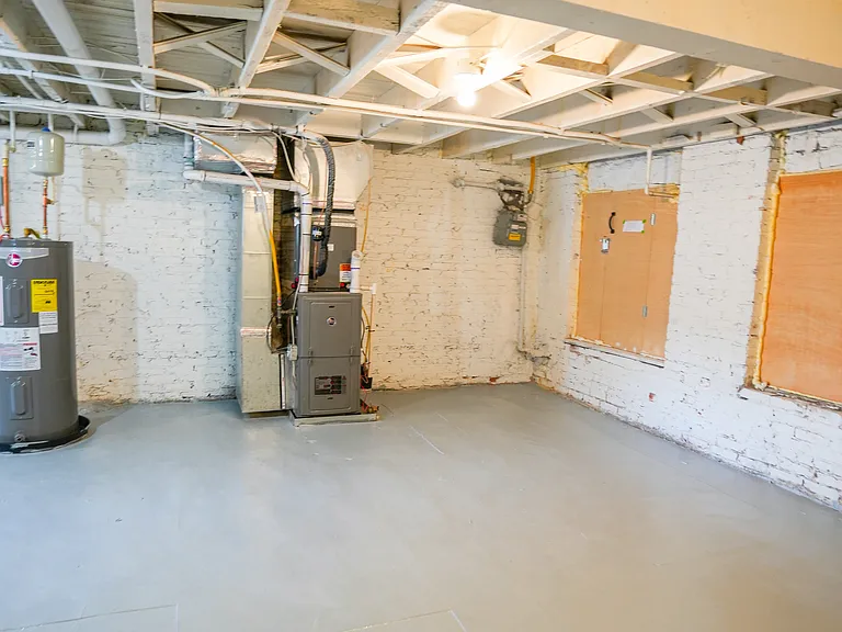 1204 Bonaparte Ave — Photo 30