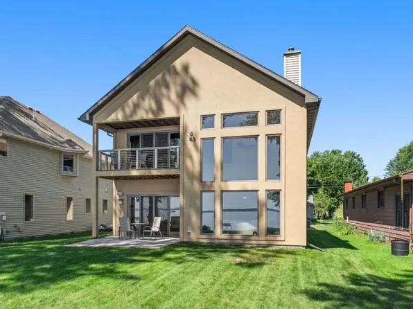 1029 Brighton Dr, Menasha, WI 54952