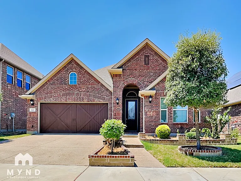 523 Pineview Dr — Photo 1