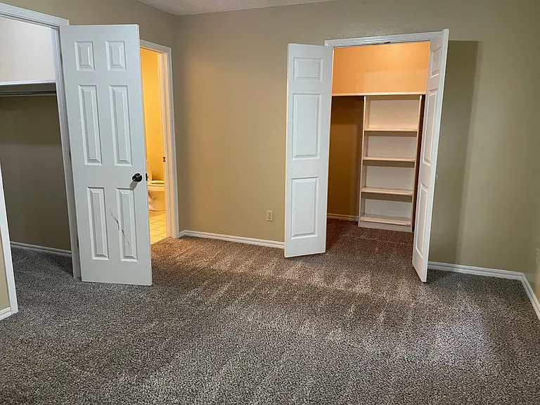 8704 Harvard Dr — Photo 2