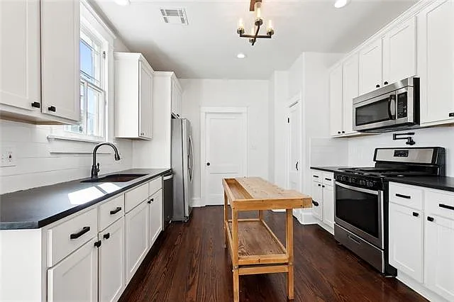 1754 Jackson Ave — Photo 2