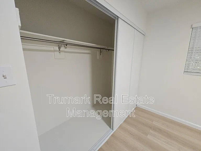 328 W Loraine St #9 — Photo 6
