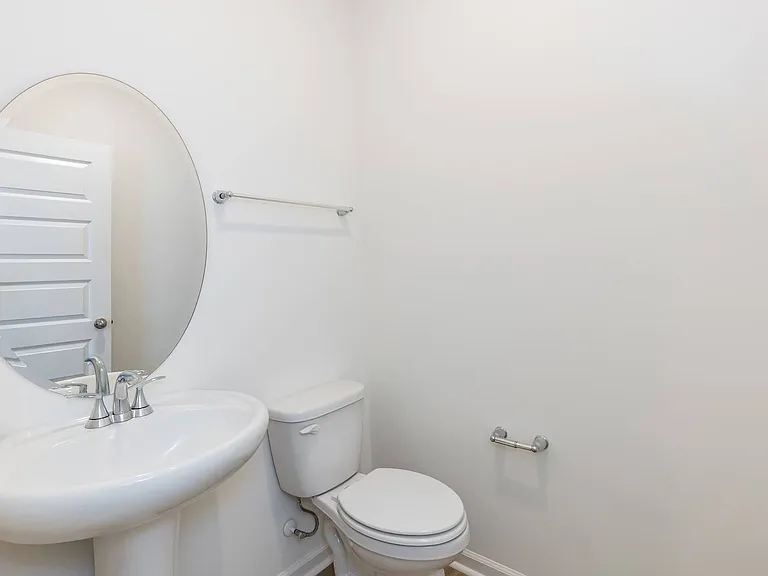 518 Eastwood St — Photo 11
