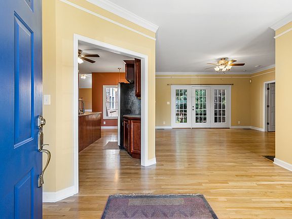 4th image of 132 Dartmoore Dr