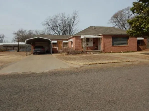 1205 Arlington St, Wellington, TX 79095