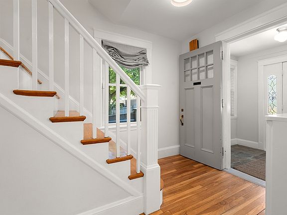 4th image of 96 Beech St