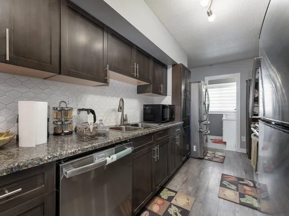 110 Centennial Ct NW, Edmonton, AB T5P 4H5