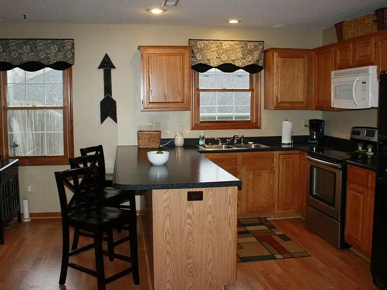 3700 Falmouth Dr — Photo 3