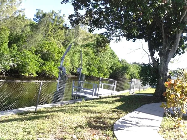 237 79th Ave NE, Saint Petersburg, FL 33702