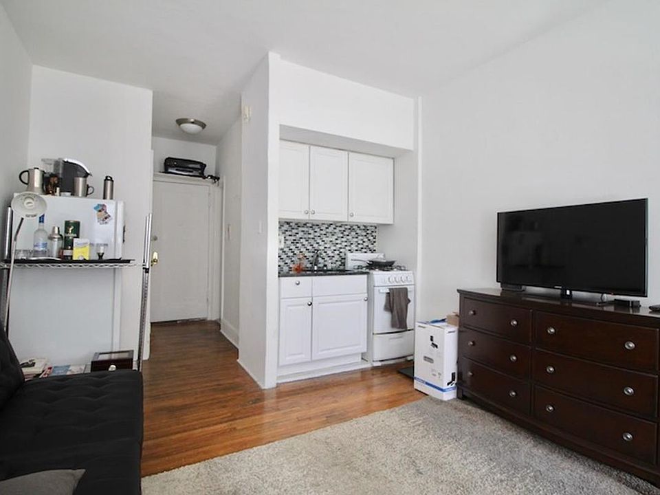 2nd image of 449 W 56th St APT 5C