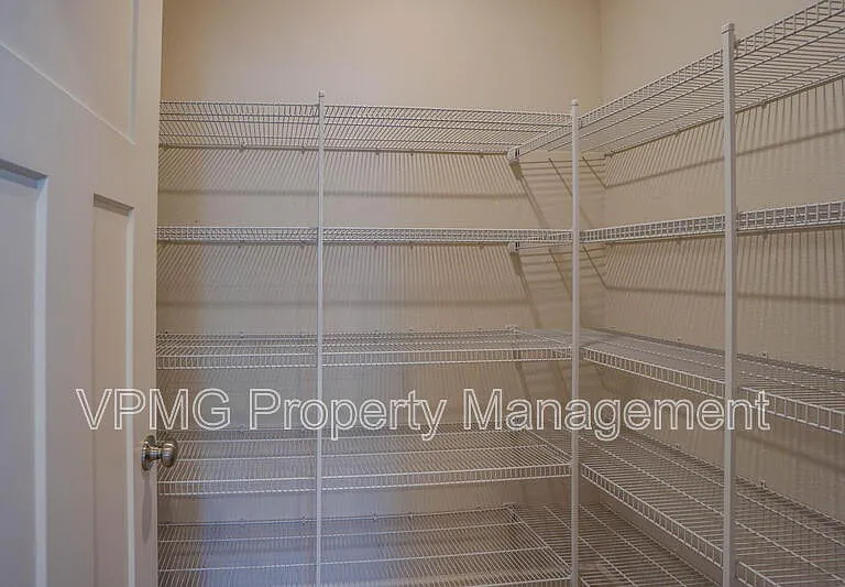 6301 N 89th Ave — Photo 14