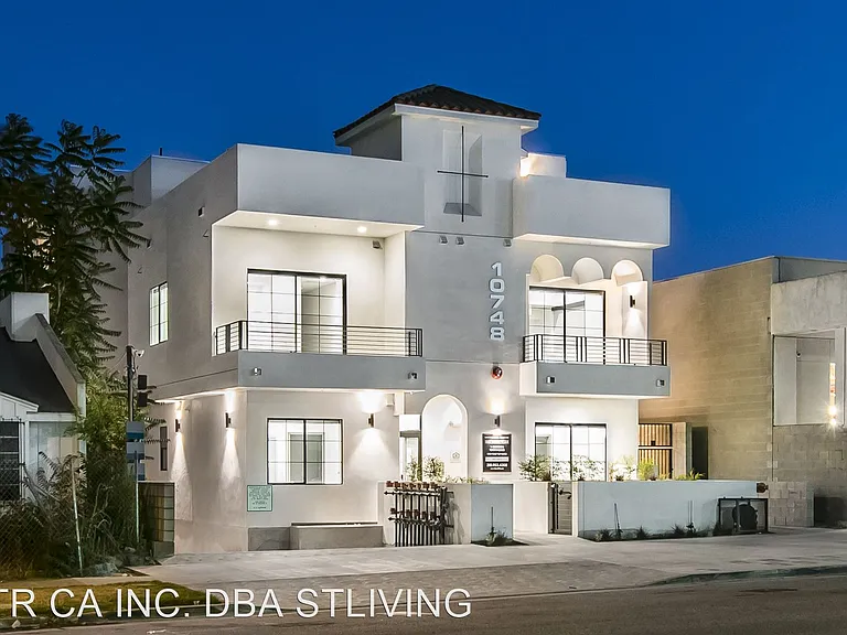 10748 Riverside Dr — Photo 10