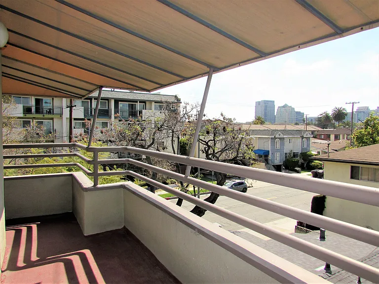 1141 N Columbus Ave — Photo 37