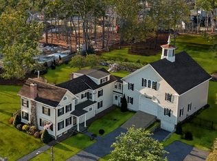2 S Hampton Rd, Amesbury, MA 01913