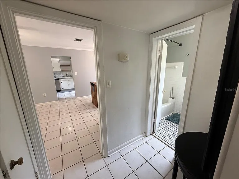313 NW 34th Dr — Photo 10