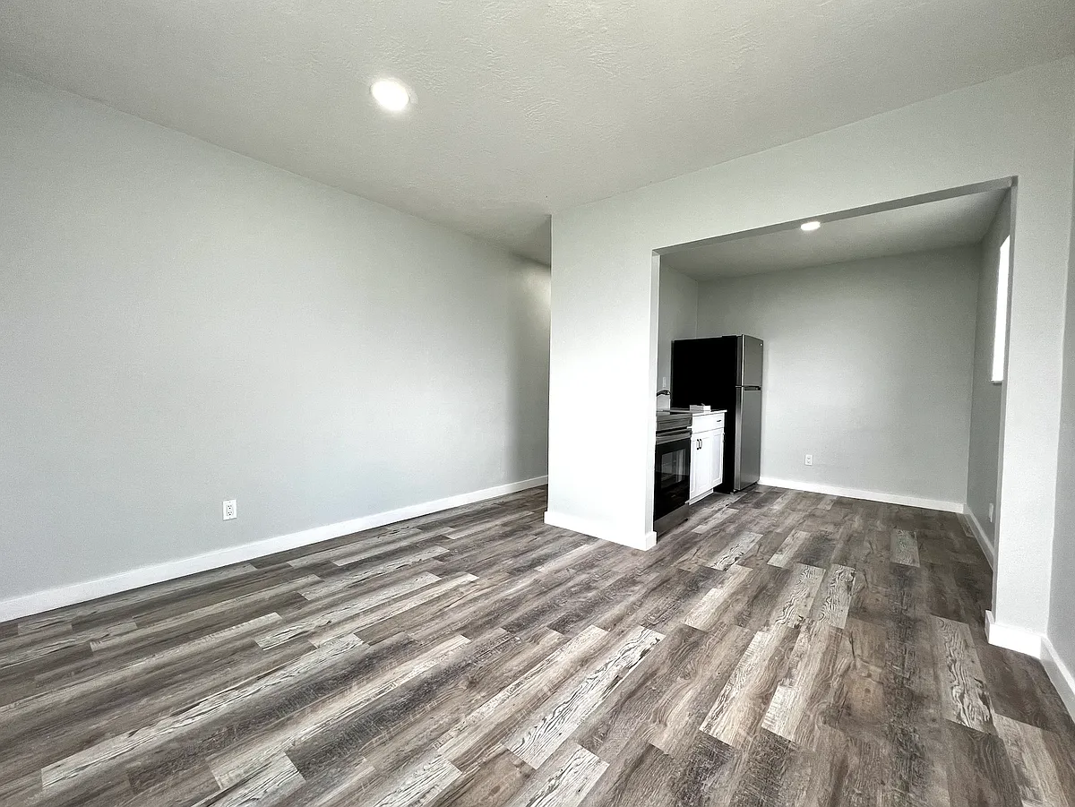 Building Photo - 801 NW 7th Ave #1