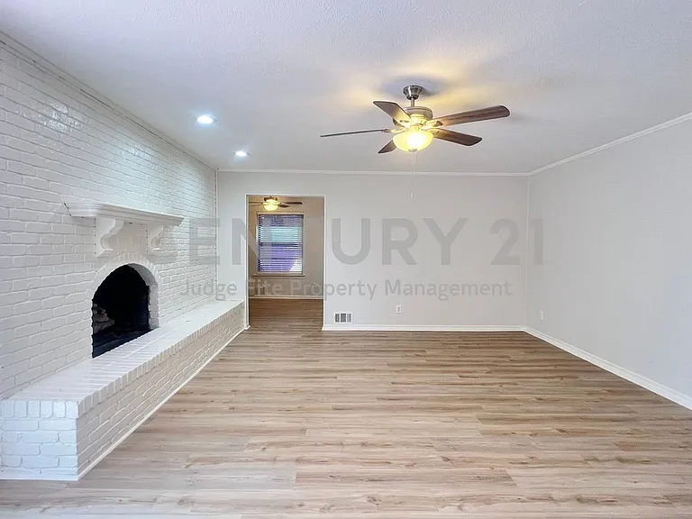 3910 Bucknell Dr — Photo 2