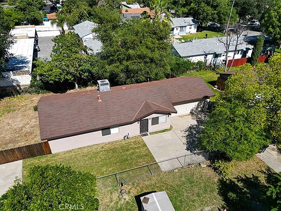 3rd image of 1909 N Summit Ave