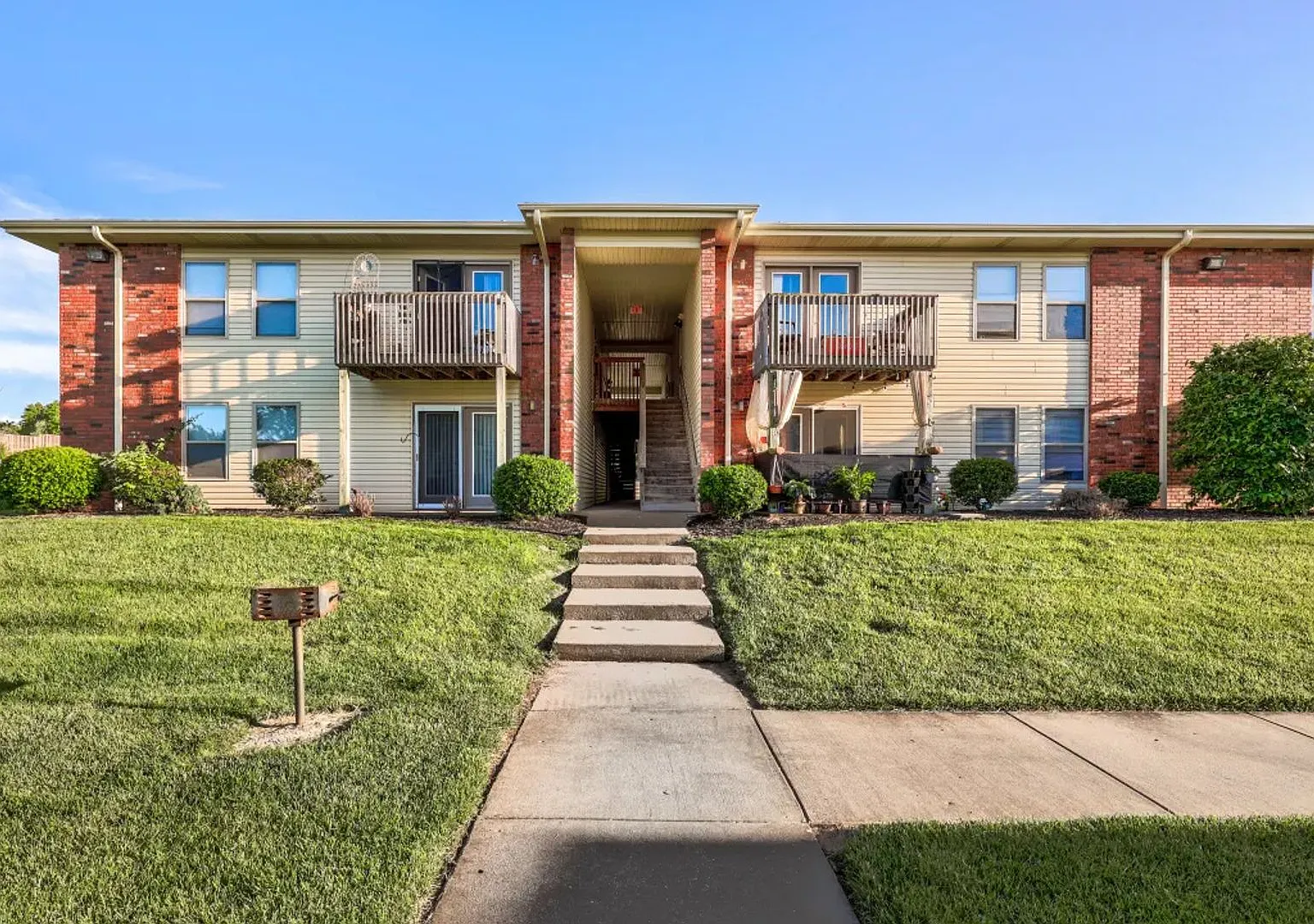 Ozark Mountain Crossing Apartments — Photo 4