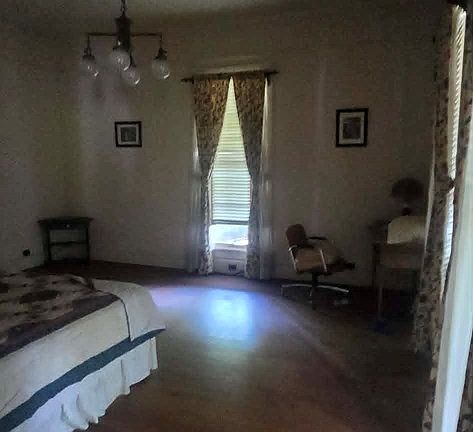 6th image of 910 Chestnut St