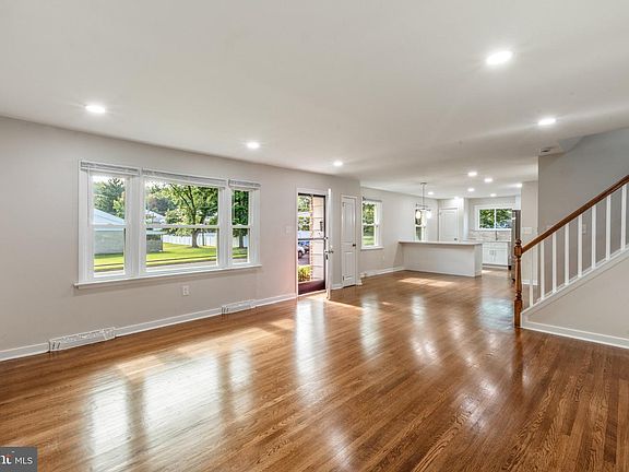 4th image of 1646 Marian Rd