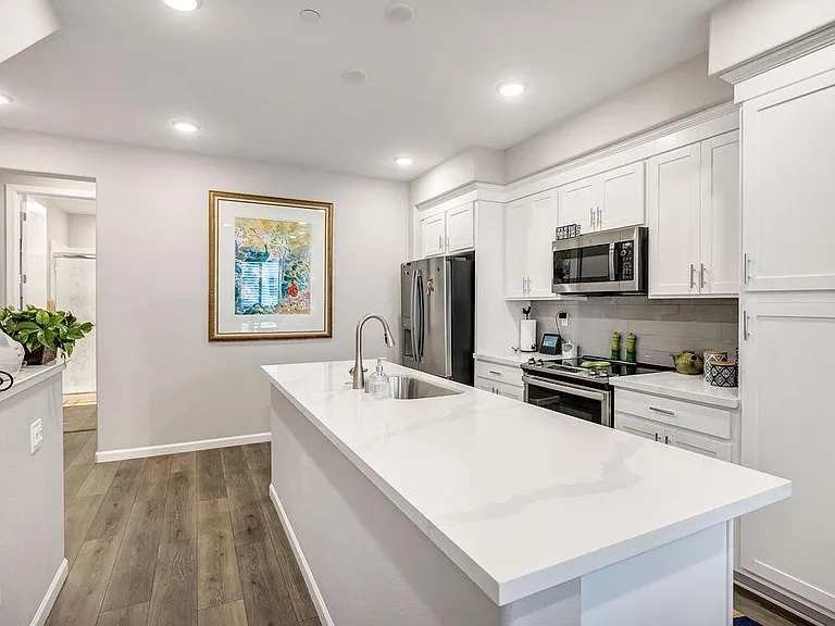 327 Pear Tree Ter #B — Photo 6