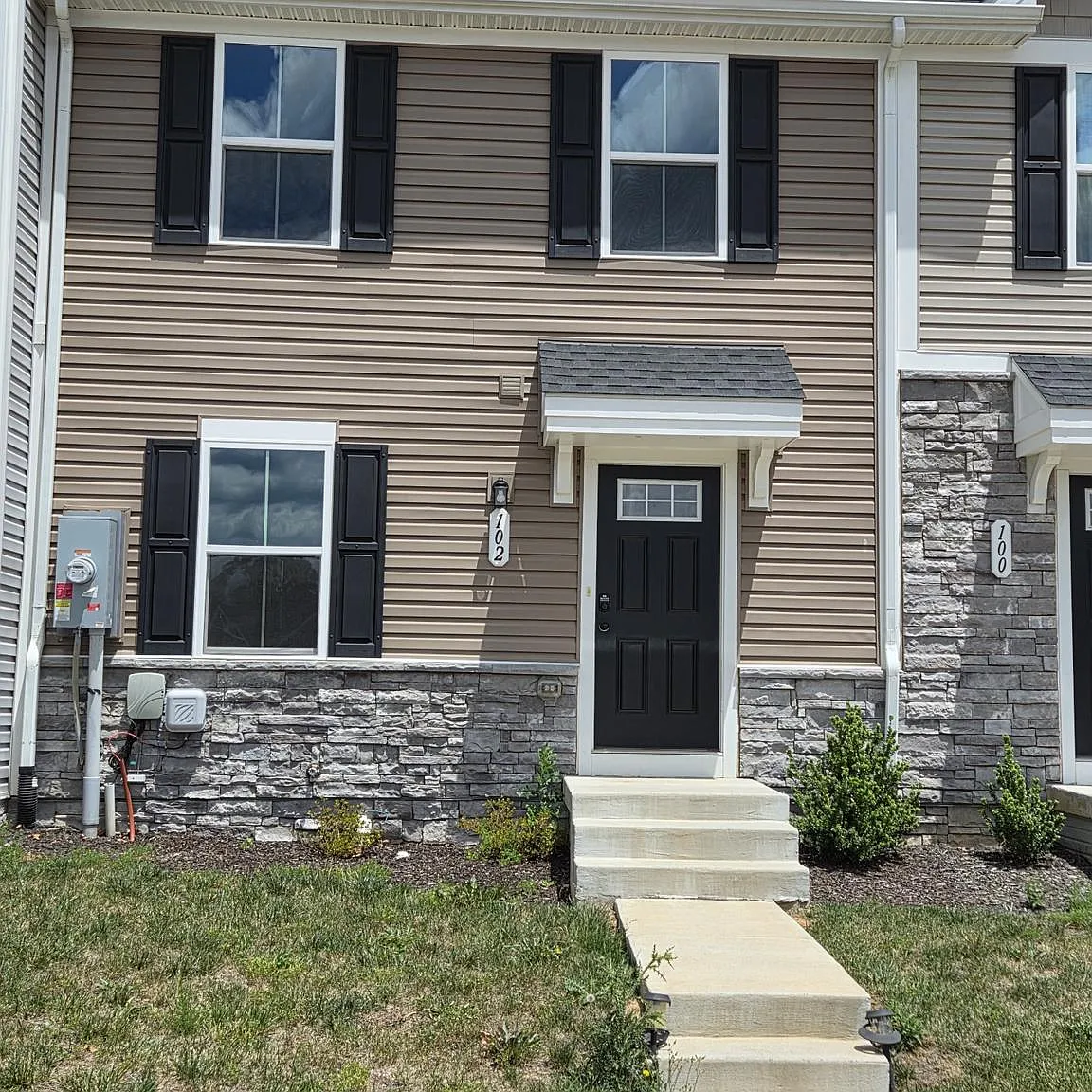 3 bed, 2.5 bath, 1240 sqft, $2,000 — Photo 1