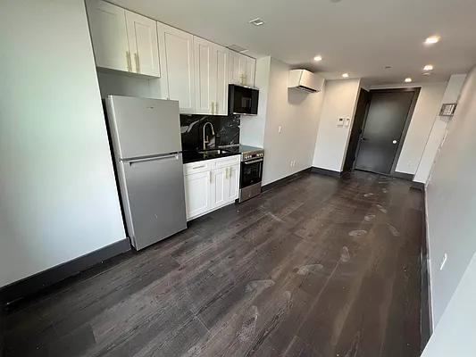 Rented by Delmark Realty LLC | media 16