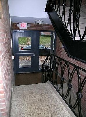 5th image of 400 Hillside Ct APT 6