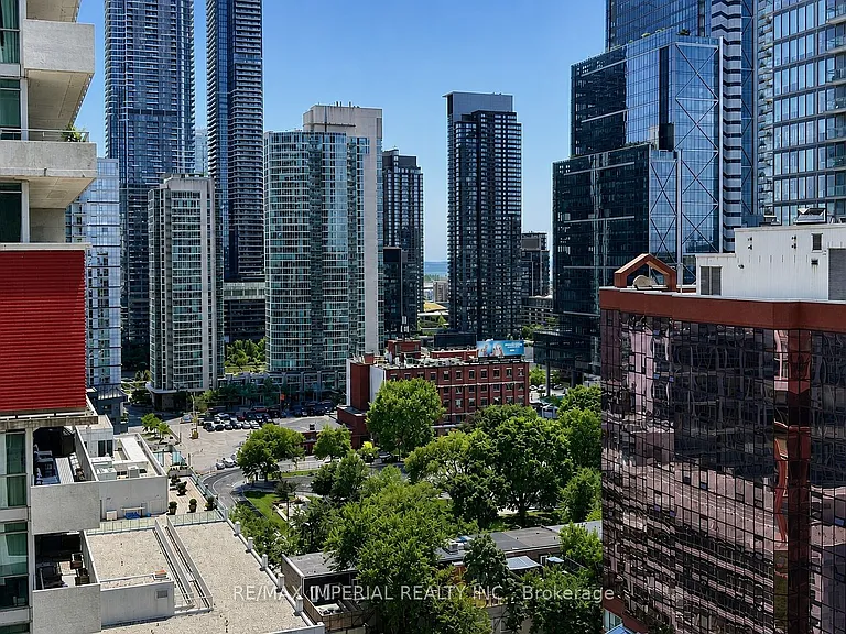 400 King St W #1716 — Photo 10