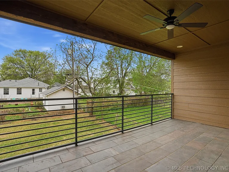 1414 E University Ave — Photo 28