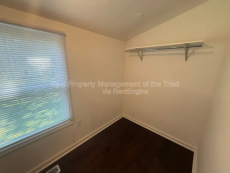 2817 Shady Lawn Dr — Photo 8