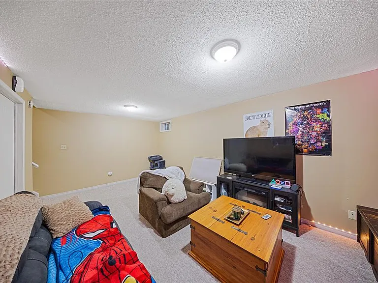 27 York Cres #17 — Photo 21