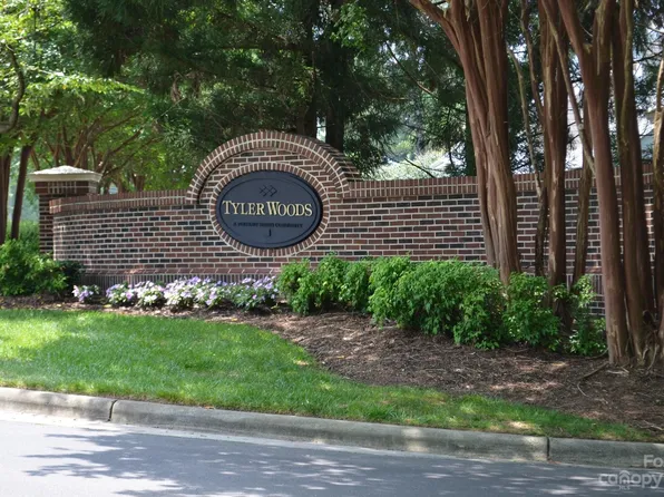 8733 Robinson Forest Dr, Charlotte, NC 28277