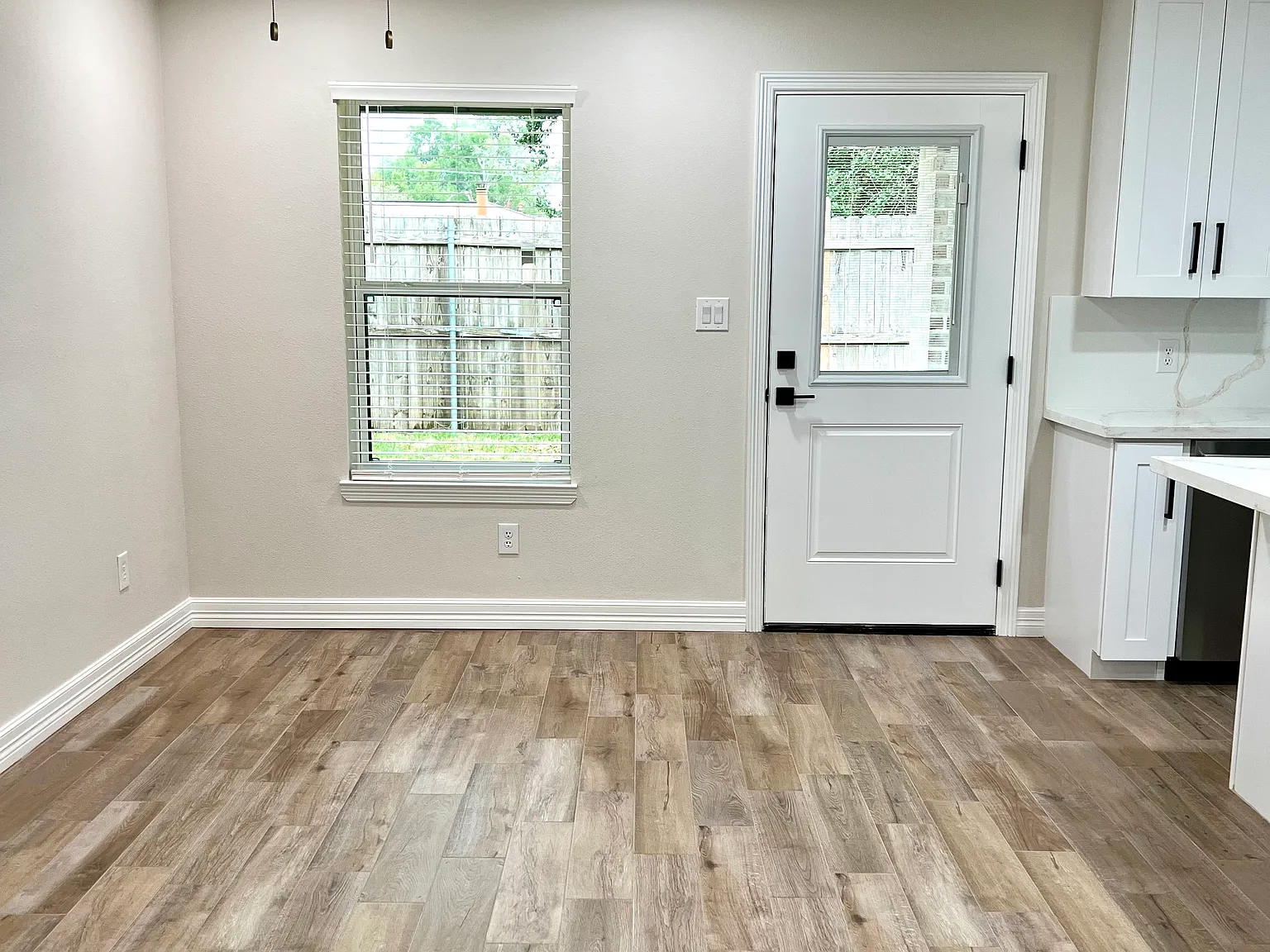 3 bed, 2.5 bath, 1220 sqft, $2,000 — Photo 3