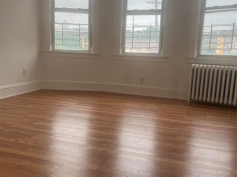 673 Clifton Ave — Photo 4