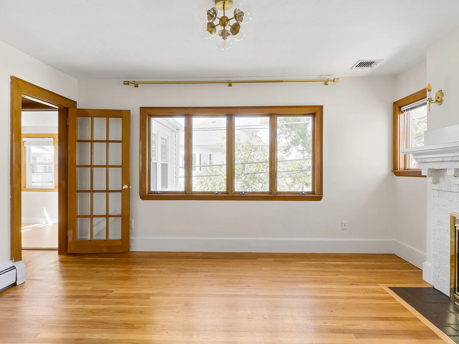 4 bed, 1850 sqft, $4,100 — Photo 2