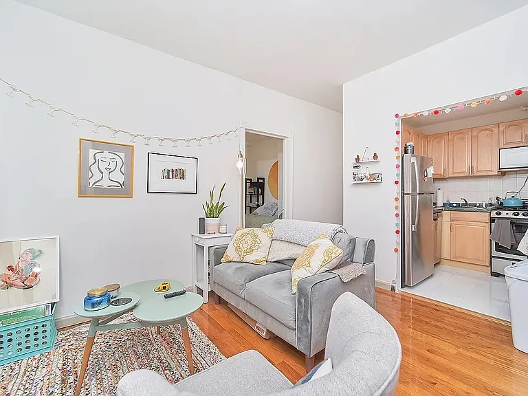 152 E 22nd St #2E — Photo 1