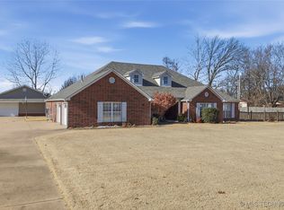 120 S Madison Ave, Okmulgee, OK 74447
