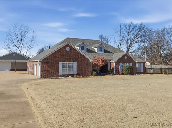 120 S Madison Ave, Okmulgee, OK 74447