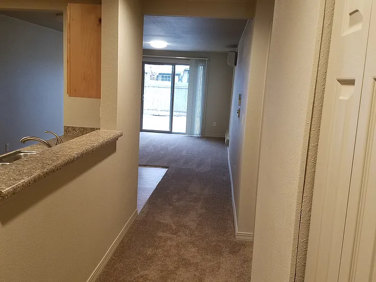 Peterson Park Apartments — Photo 9