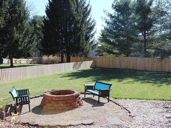 4th image of 10165 Wellington Dr NW