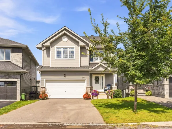 210 Pingwi Pl, Ottawa, ON K1X 0G1