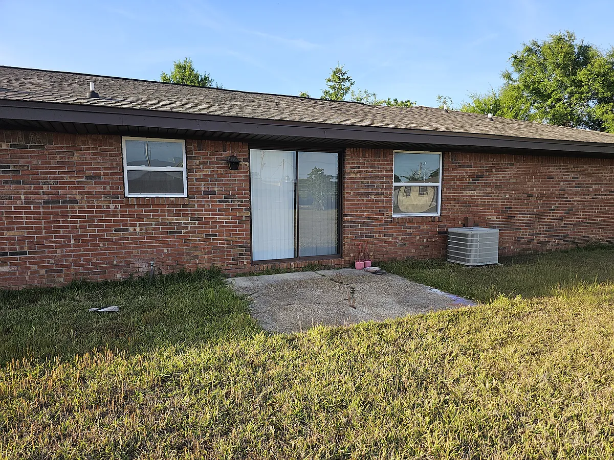 Building Photo - 3734R Transmitter Rd #1