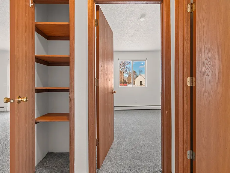 Sunshine Court Apartments — Photo 16