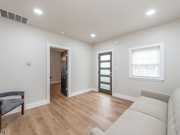 5th image of 345 Rutherford Ave