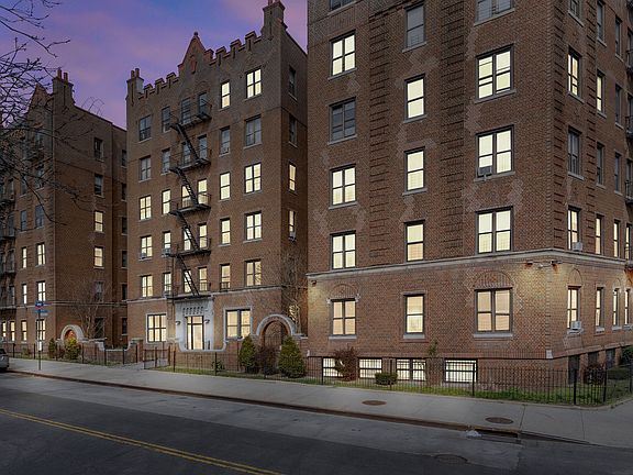 4th image of 921 Washington Ave #511